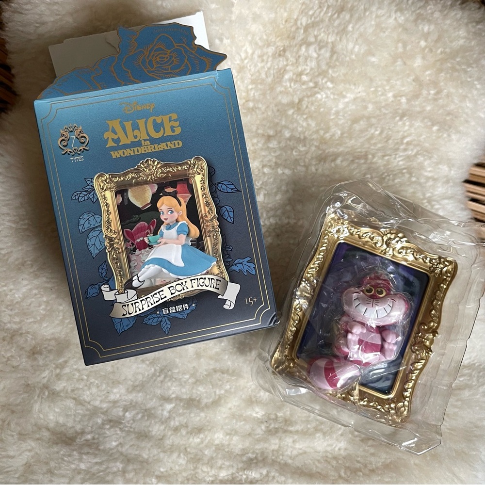 Disney Alice in Wonderland Cheshire Cat Surprise Box Figure Miniso